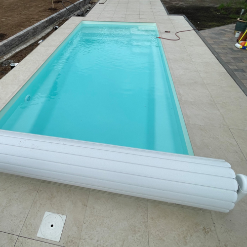 GFK Pool Plaisance 7 Junior mit Technik und Oberflur Rollladen-Abdeckung 700x300x146 cm