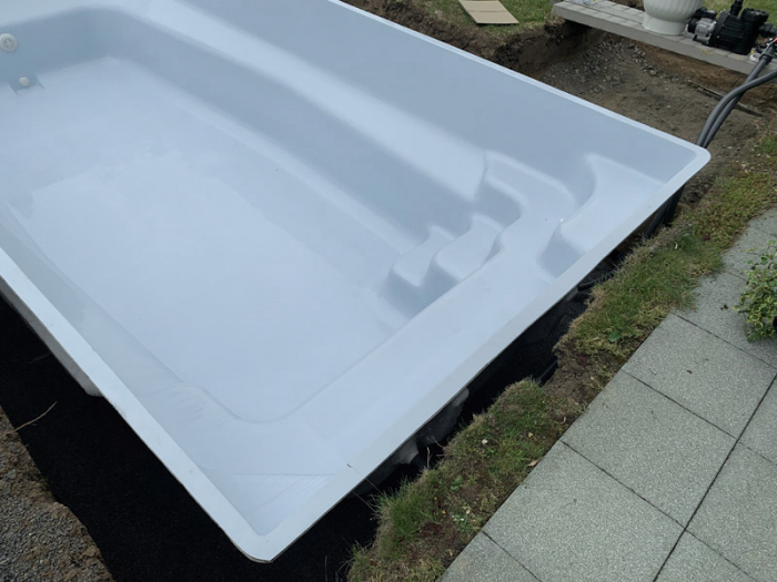 GFK Pool MAXI POOL 695x300x140 cm mit Unterflurrollladen
